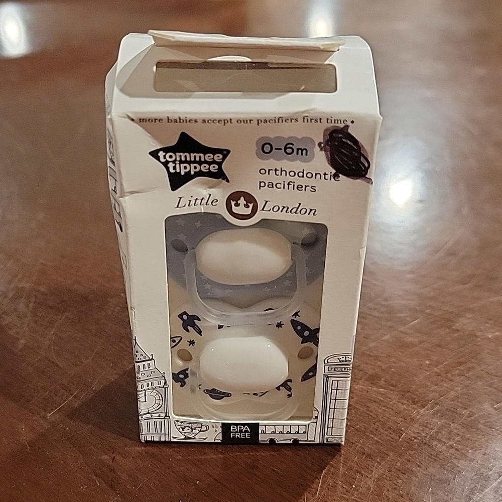 (J23) Tommee Tippee Pacifiers boy